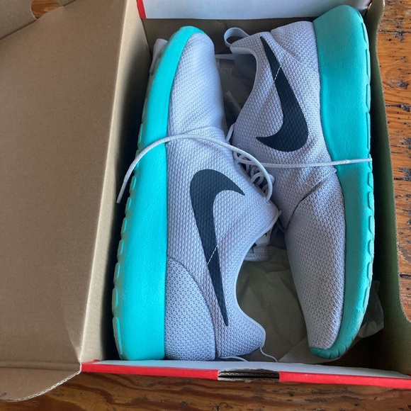 Nike Roshe Run - Picture 1 of 4